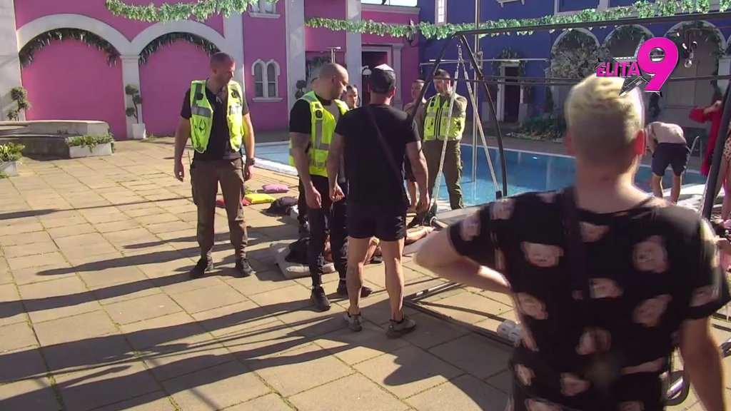 OBEZBEĐENJE NAPRAVILO ŽIVI ZID! Bebica obisao patos sa Lukom, on brani trudnu Anitu svim silama: Tebe boli Filip Đukić (VIDEO)