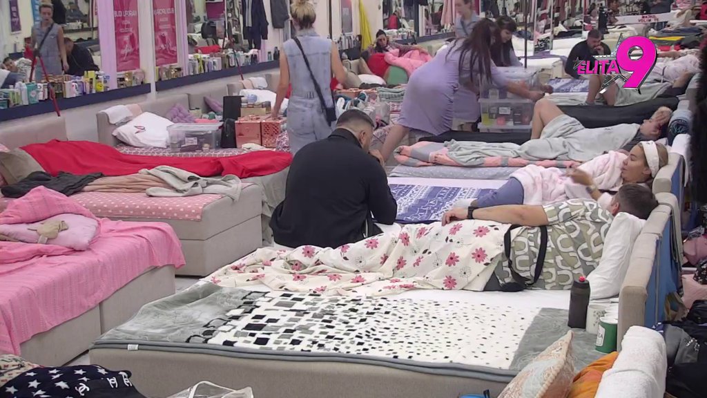 Luka na aparatima: Dok je on u izolaciji, Aneli se trudi da Alibaba ima ful tretman na njihovom krevetu! (VIDEO)