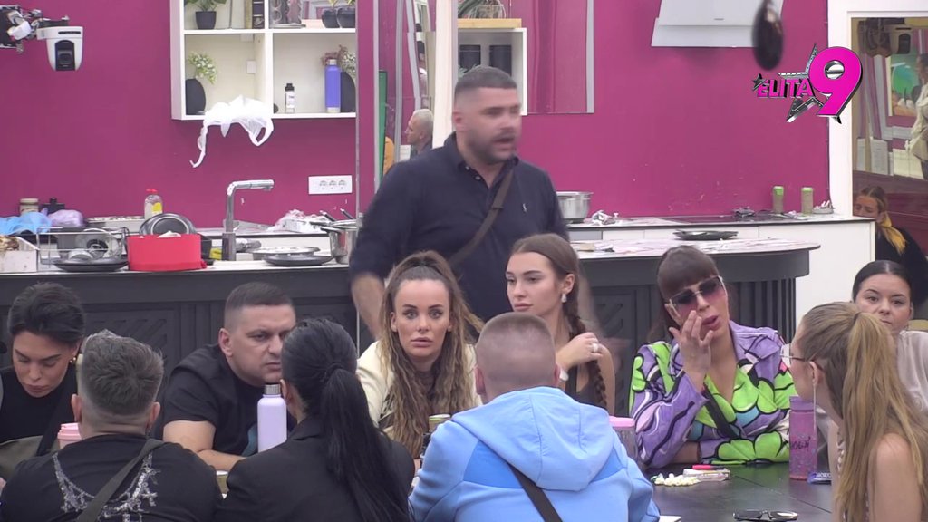 On je nije verio, nego vezao: Ivan proglasio veridbu Bebice i Teodore  LAKRDIJOM, Asmin i Kačavenda skočili kao opareni (VIDEO)