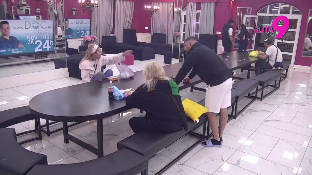 Voliš me, lud si za mnom: Nova drama Aneli i Alibabe trese Belu kuću, nikako ne mogu da nađu zajednički jezik! (VIDEO)