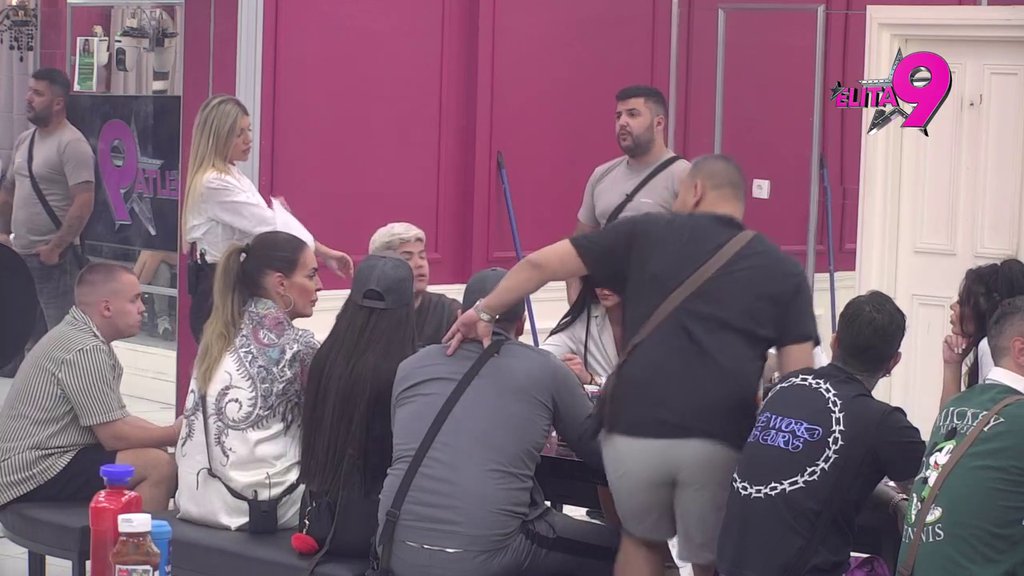 Ovakve glume nema ni u filmovima: Alibaba ozbiljno upao u mood žrtve, pa Staniju i Aneli proglasio monstrumima koje ga uništavaju! (VIDEO)