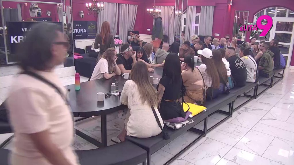 NIJE SMOGLA SNAGE DA BACI POKLONE?! Luka otkrio da je on lično pobacao Aneline uspomene na Janjuša, ona progutala KNEDLU nakon njegovog priznanja! (VIDEO)