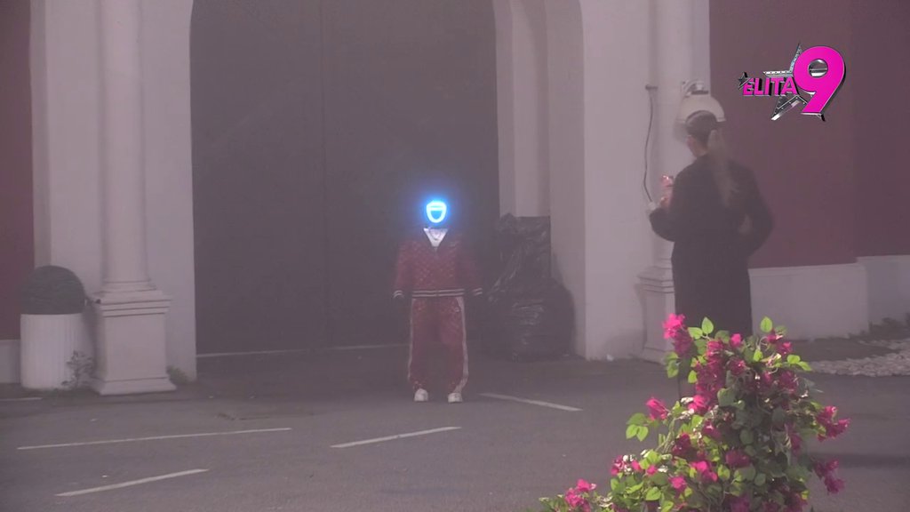 JA SAM SKRAĆENI UBICA: Toša gaser zasenio svojim stajlingom, ukućanima popadale vilice (VIDEO)