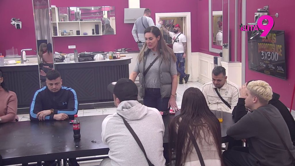 Ona je dokazala da bi radila nešto sa mojim drugarima! Asmin zamerio Bori što se grlio sa Aneli, LJUBOMORA NA MAKSIMUMU! (VIDEO)