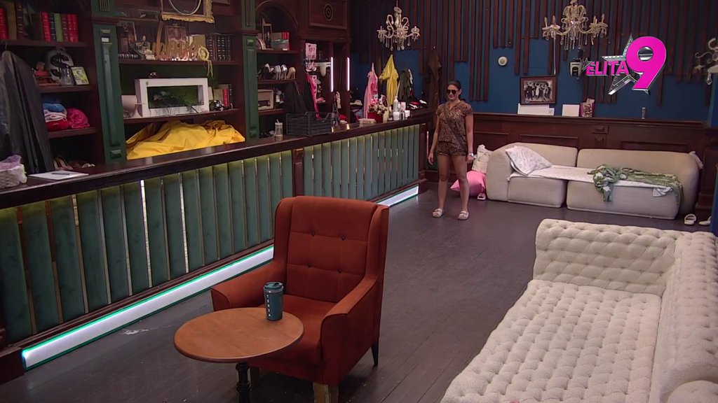 Ko je spreman da im izađe na crtu? Mića i Jakšićka započeli FUDBALSKU UTAKMICU u pabu, evo kako im je išlo! (VIDEO)