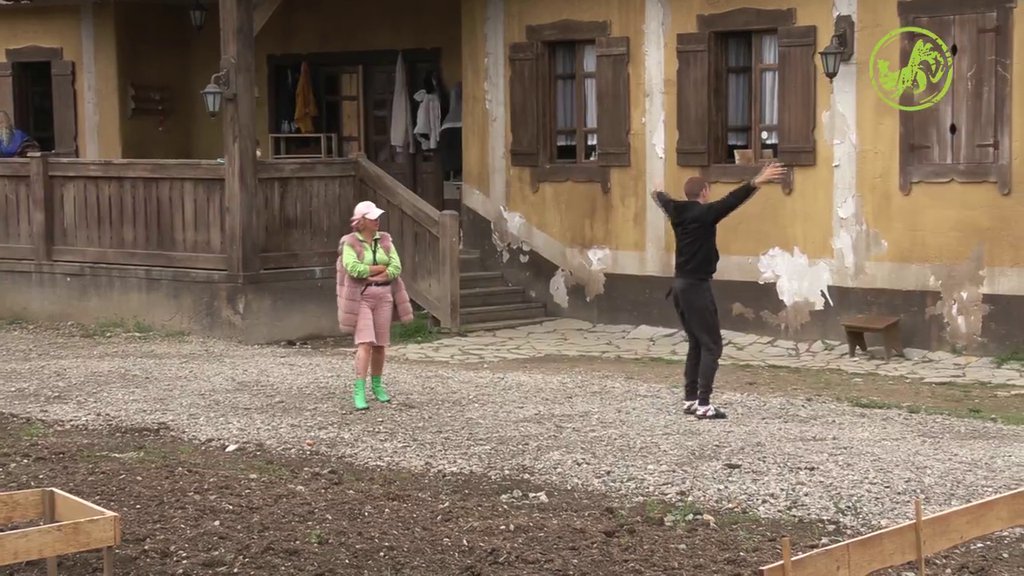 Barbi rastavila Božu na proste činioce: Podsetila ga na svo zlo koje je naneo ženama, pa mu objasnila kako da održava LIČNU HIGIJENU (VIDEO)