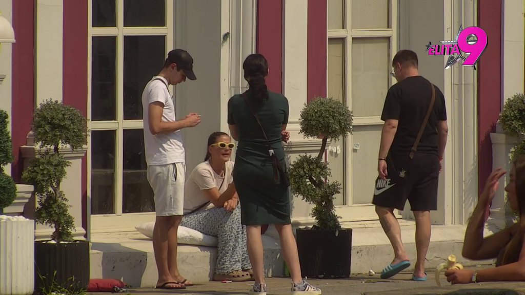Ona se takmiči sa svojim nećakom: Boginja i Ivan zgroženi Anelinim ponašanjem prema Neriu i Hani, žestoko je opljuvali! (VIDEO)