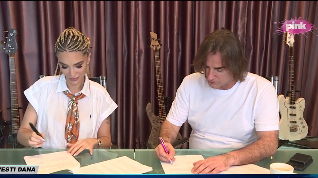 MEGAEKSKLUZIVNO! Aleks Nikolić je prva učesnica ELITE 9, Željko Mitrović potpisao ugovor: Ovo će biti najmoćnija sezona do sada! Vlasnik TV Pinka otkrio sve o novim formatima (VIDEO)