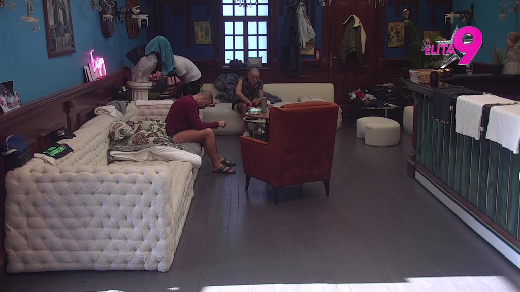 OVAKVU METODU JOŠ NISTE VIDELI! Evo šta Milan koristi umesto jutarnjeg 'tuširanja'! (VIDEO)