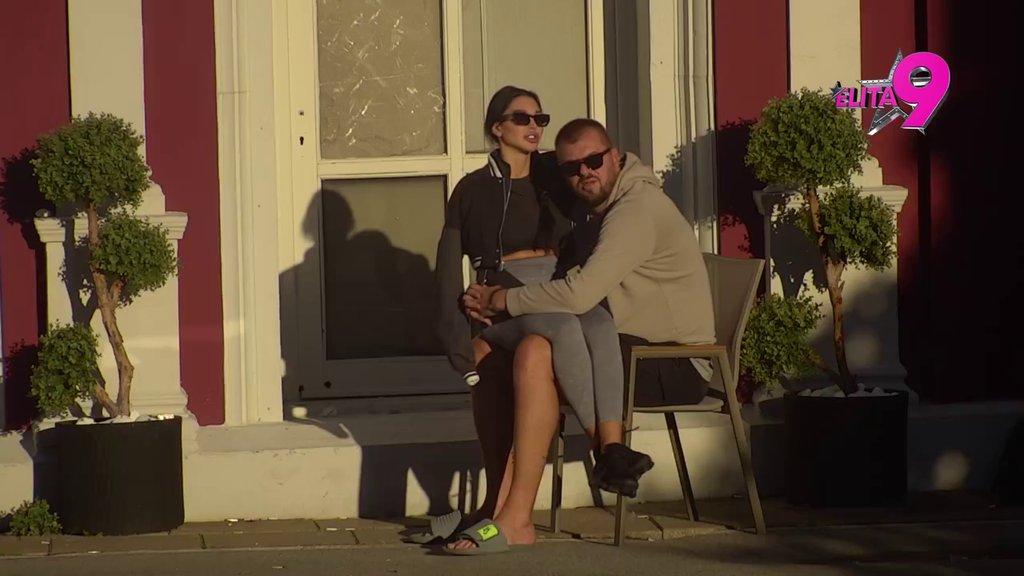 Pomutila mu um jednim potezom: Maja sela u krilo Janjušu, on jedva došao sebi (VIDEO)