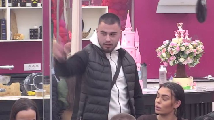 Nema zabrane, ni ja nikog ne uslovljavam: Viktor brutalno ponizio Minu Vrbaški, ona zbog Aneli propala u zemlju od blama! (VIDEO)