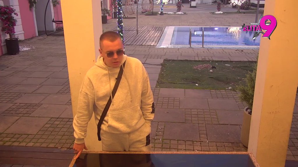 OČAJNIČKI VAPAJ: Mina daje sve od sebe da smekša Viktora, on ne želi ni da čuje za pomirenje! (VIDEO)