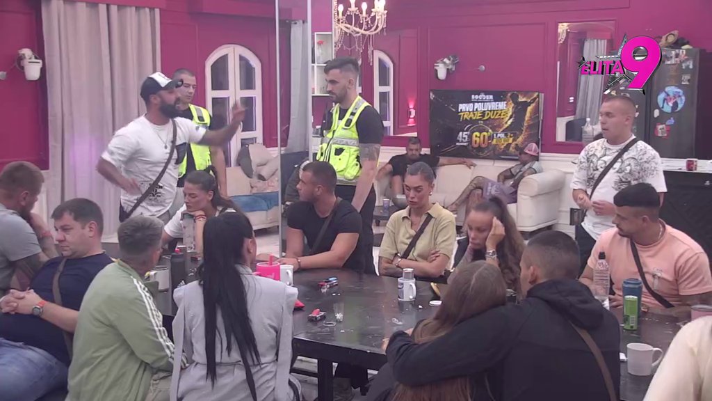 Asmin je mogao da bude sa Anitom kad god je hteo: Dača verbalno unakazio Luku, on podivljao, pa nije znao šta će od nemoći! (VIDEO)