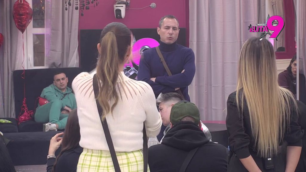 Šta sam, klimakterična baba kao tvoja Zlata, pošto te podsećam na nju?! Kačavendi pala roletna, obrisala patos s Mikijem Dudićem pred svima, on se spetljao u svojim lažima (VIDEO)