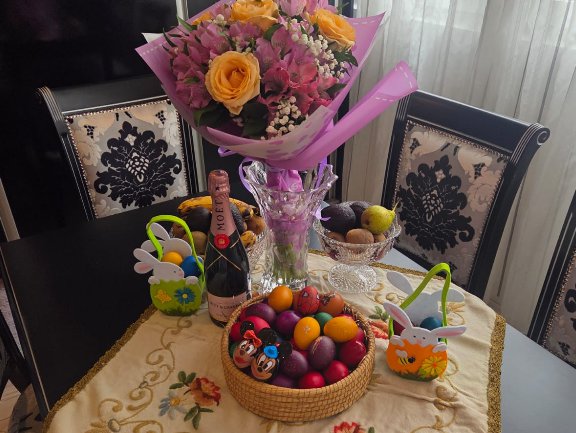 Često se dešavalo da ofarbam jaja, a porodica nije na okupu: Bivša modelsica i voditeljka Anastasija Buđić otvorila vrata svog doma za Pink.rs za Vaskrs, pa priznala: Nešto što je obeležilo moje detinjstvo je...