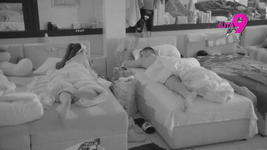 JA PECAM, NE PECAJU MENE! Anita i Milan se upustili u otvoreni flert, postaje VRUĆE! (VIDEO)