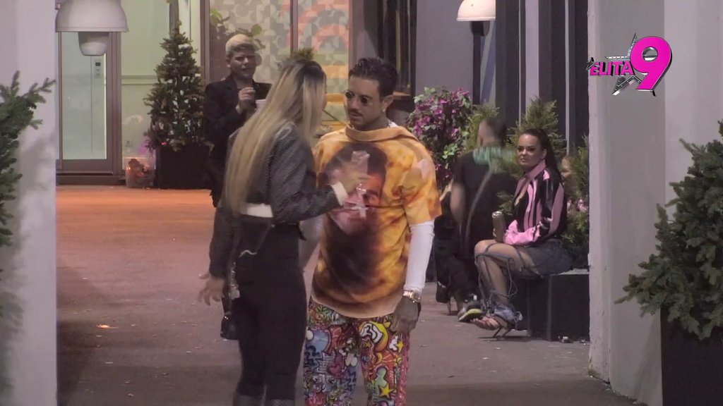 NE ŽELI DA MU PRIZNA ŠTA OSEĆA: Aneli vrelim plesom pokušava da zavede Filipa, ali tvrdi da su isključivo prijatelji! (VIDEO)