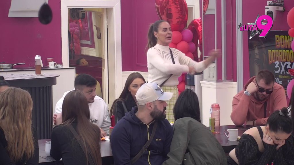 Opšti haos za stolom oko lemura i garderobe! Maja i Aneli napravile pometnju oko deljenja stvari, Kačavendi pala roletna: Setite se kako je prošle godine... (VIDEO)