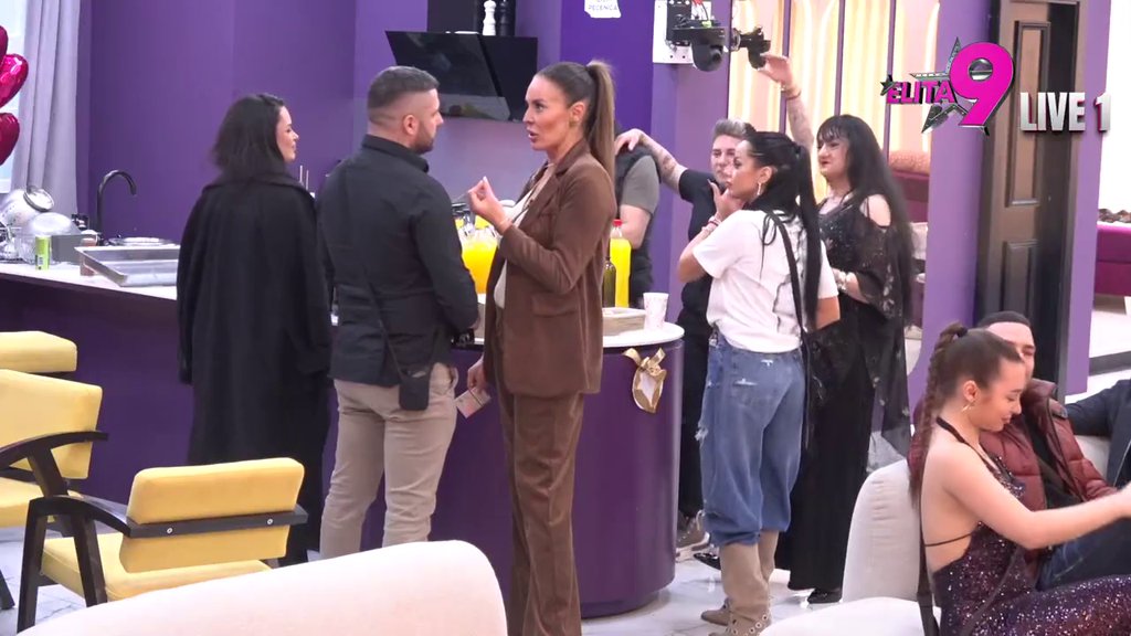 NE MOGU DA VERUJEM DA SI... Milena očitala Asminu lekciju zbog spuštanja lopte sa Aneli, sasula mu sve u lice! (VIDEO)