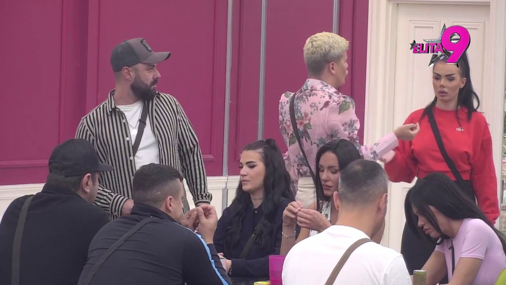 SPAVALE SU ZAJEDNO U ISTOM KREVETU! Uroš počeo da otvara pandorinu kutiju iz Anitinog i Tamarinog odnosa, najavio raskrinkavanje (VIDEO)