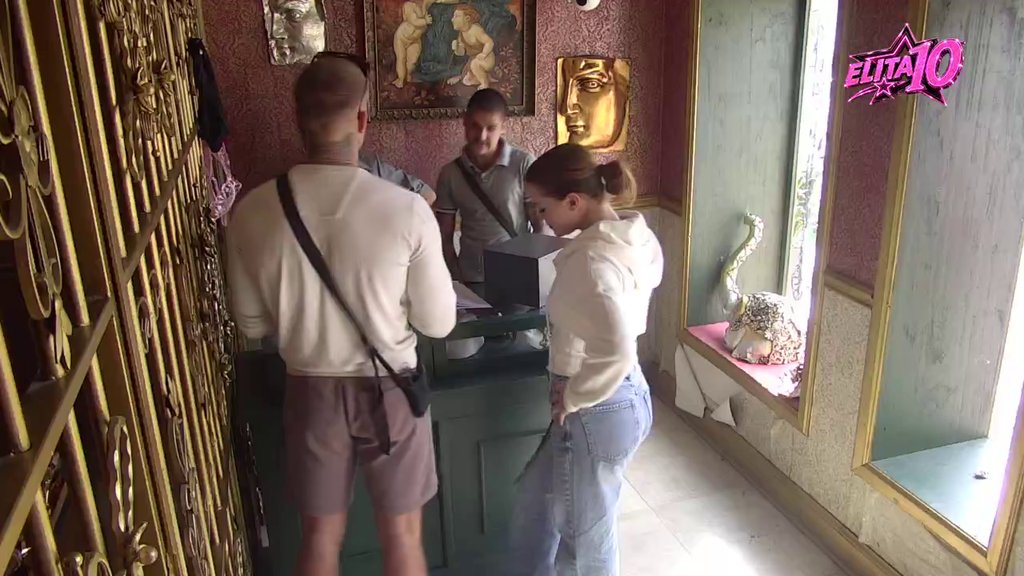 Povratio Miljaninu štiklu: Mateja otkupio Kulićkinu cipelu, a evo šta su Leon i Jovana založili (VIDEO)