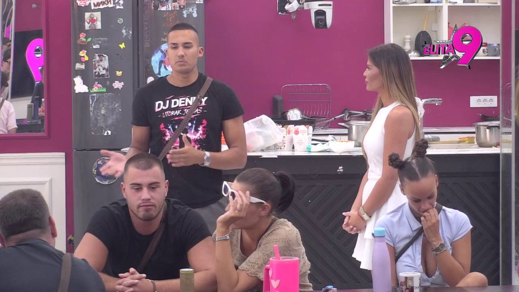 Kompletno posrnuće Sare Stojanović! Kad je videla ljubavne kadrove sa Muratom slomila se, pa zaurlala na Ivana: Ti si me uništio! (VIDEO)