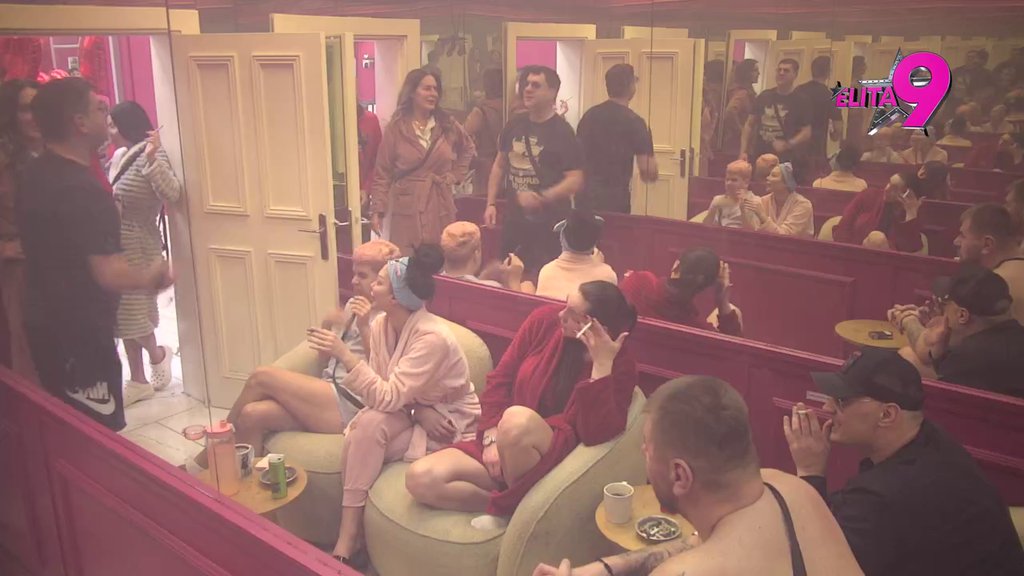 Totalno će osedeti zbog nje: Ivan izgoreo zbog Sarinog jutarnjeg razgibavanja u krevetu! (VIDEO)