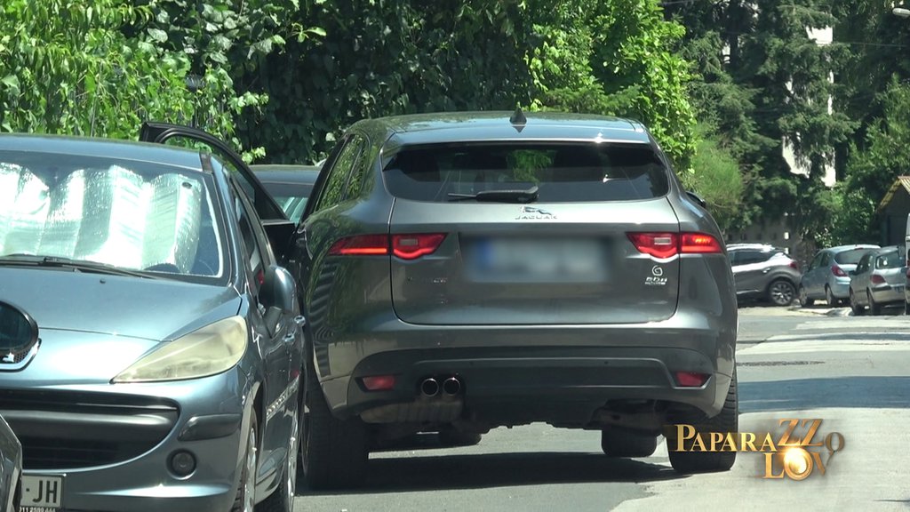 PAPARACO! Kristijan nakon pobede u FARMERIMA pazario JAGUARA, a evo gde je uhvaćen s Kristinom: Par razmenjivao nežnosti naočigled svih (FOTO)