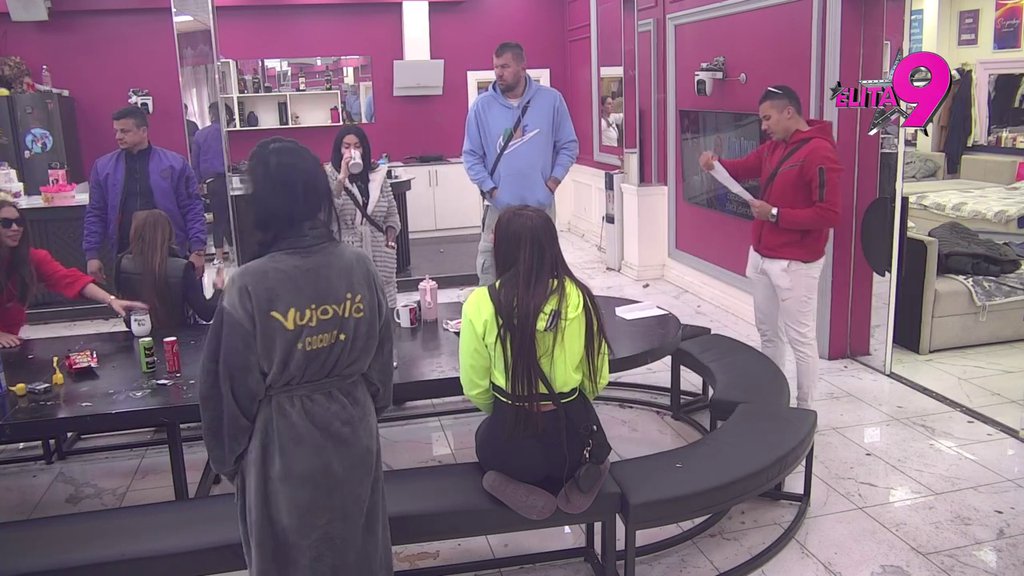 TRKA KREĆE! Otvorena prodavnica, evo ko je prvi poleteo! (VIDEO)