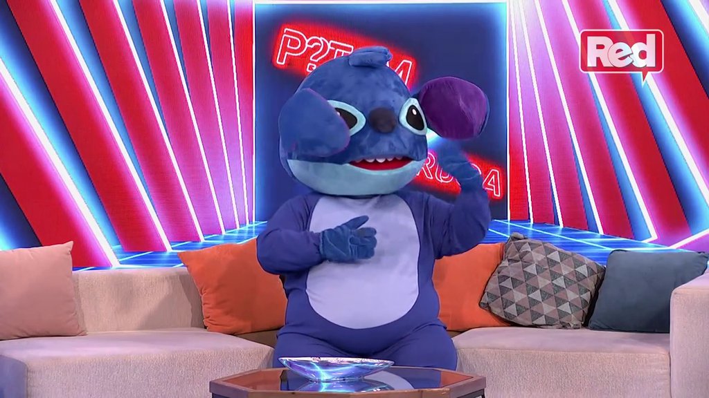 U kostimu STIČA došao da zauzme Anelinu stranu! Bivši učesnik Elite ne prestaje da provocira Asmina: Bacao je pare na Staniju, a ne tamo gde treba! (VIDEO)