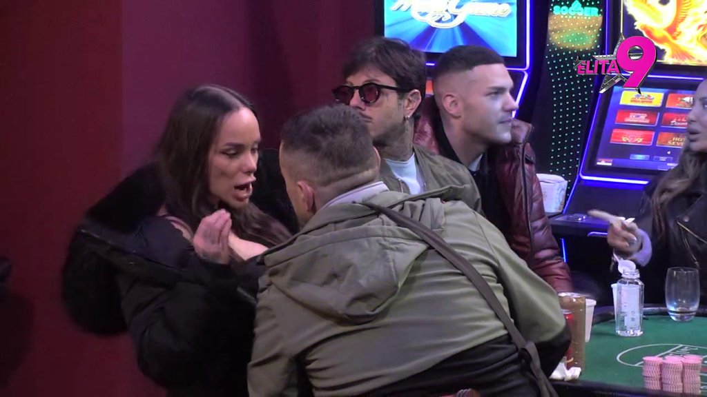 Prekucala igricu: Teodora dresira Bebicu kao psa, Đukić od neprijatnost propada u zemlju! (VIDEO)