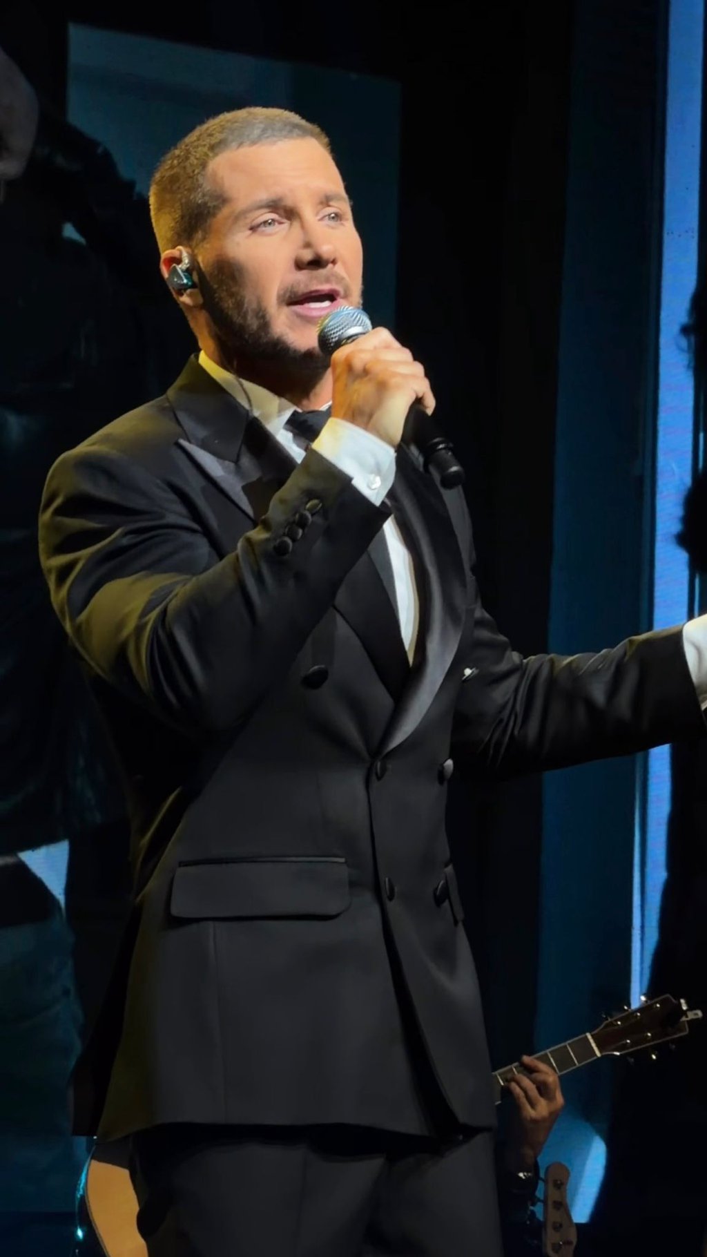 PAPARACO! Bivši učesnici Elite zajedno na koncertu Saše Kovačevića, pali u trans uz ove stihove (VIDEO)