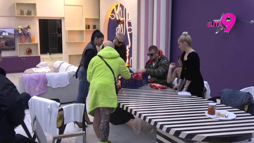 Odabrani dobili iznenađenje: Veliki šef pokazao da je široke ruke! (VIDEO)