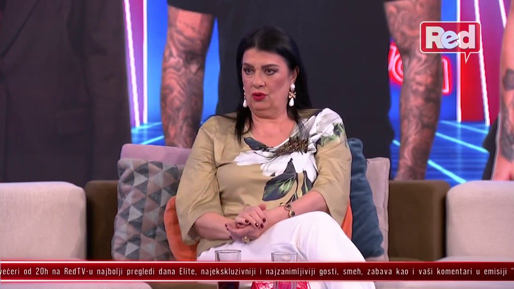 DA JE ŽELEO DA SE RAZVEDE, URADIO BI TO: Saška Karan BRUTALNO oplela po Luki, pa veze sa Aneli i Anitom nazvala BEZVREDNIM! Seče jezikom kao mačem! (VIDEO)