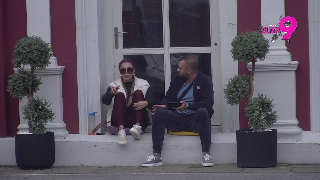 OTVORENI FLERT! Milan i Sofija se gutaju pogledom, on joj poručio: Nemoj mi te fore, poljubi me! (VIDEO)