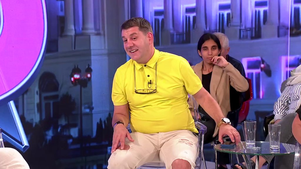 Lepi Mića stao na put novoj ljubavi: Gledateljka zadrhtala od žudnje za Ivanom Marinkovićem, pokušala da izvuče broj telefona, pa usledio ŠOK! (VIDEO)