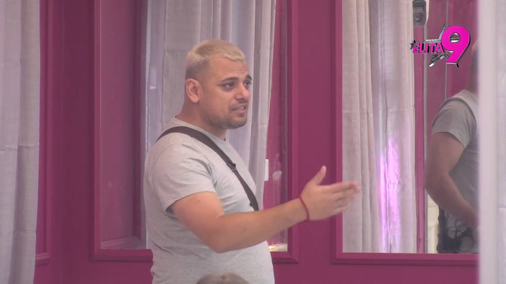 Bora bi IZGOREO OD MUKE da vidi ovo! Boginjini fanovi UDARILI NIKAD ŽEŠĆE! Evo kako vide njihov odnos! (FOTO)