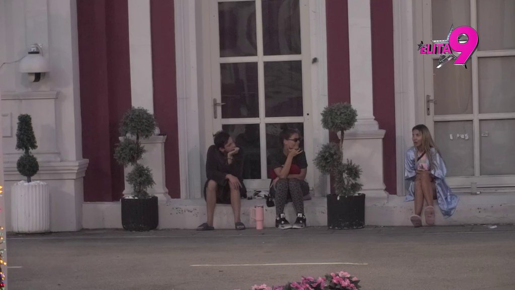 NE MOŽE DA SE SUZDRŽI! Boginja samo traži razlog da se obrati Anđelu! (VIDEO)