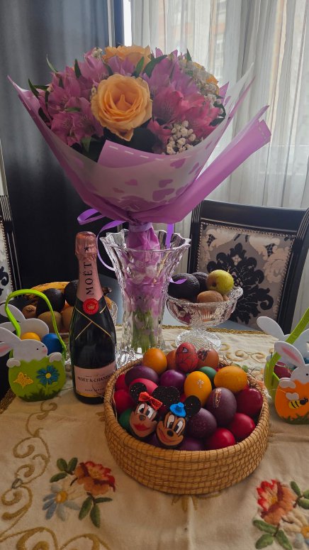 Često se dešavalo da ofarbam jaja, a porodica nije na okupu: Bivša modelsica i voditeljka Anastasija Buđić otvorila vrata svog doma za Pink.rs za Vaskrs, pa priznala: Nešto što je obeležilo moje detinjstvo je...