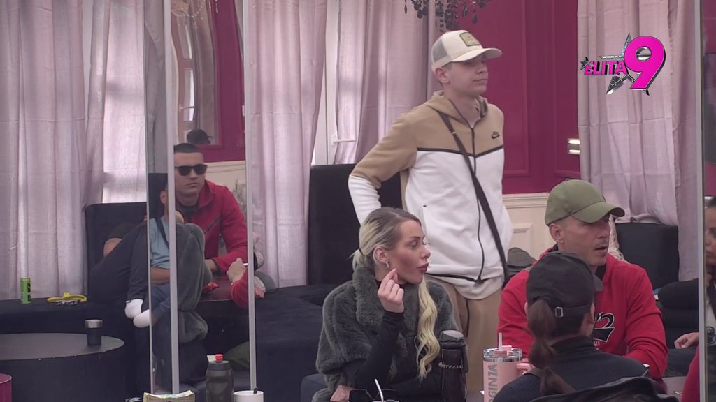 Oboleli su od naše veze, gledaju u nas kao TELE U ŠARENA VRATA! Maja ubeđena da su svi ljubomorni na njenu ljubav sa Asminom, neće dozvoliti HAOS S NJIM! (VIDEO)