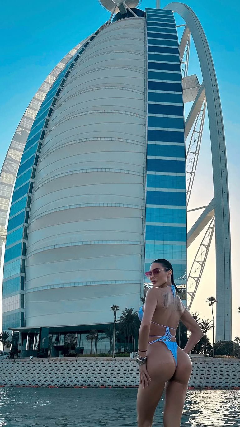 Maja Marinković u jeku skandala sa Carem pobegla u Dubai: Vrelim fotkama srušila mreže, svi se okreću za CRNOM MAMBOM iz Srbije!