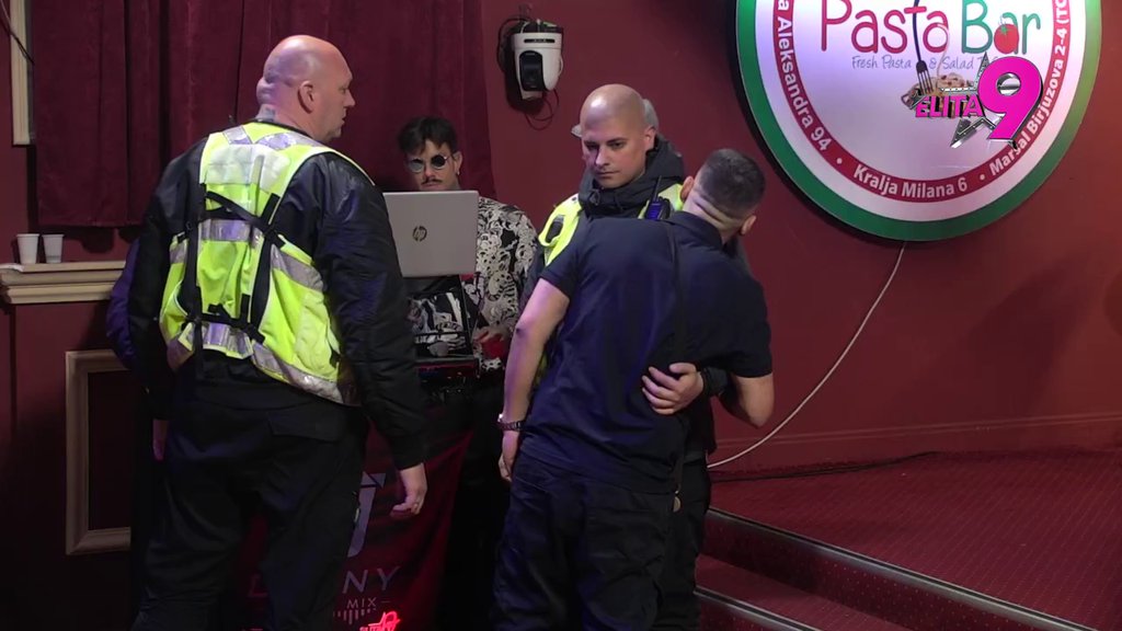 MAGIČNI BRKA U AKCIJI! Filip celo veče muvao Teodoru, Bebica na ivici sloma, prolio more suza i upotrebio sve sile da ih razdvoji, Đukić na kraju u krevet odveo OVU UČESNICU!