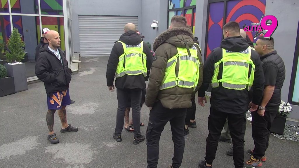 MEŠAŠ SE U TUĐU VEZU: Bebica promenio sve boje, ušao u brutalan sukob sa Filipom! (VIDEO)