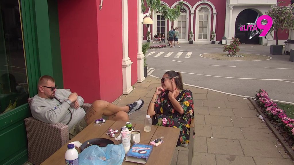 Ona te šah-matirala: Janjuš stao u Anelinu zaštitu i Kačavendi zapušio usta, ona gori od ljubomore! (VIDEO)