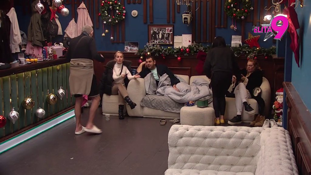 BUKTI RAT U PABU! Lepi Mića istakao da je Jovanina diploma upitna, ona zaurlala iz petnih žila! (VIDEO)