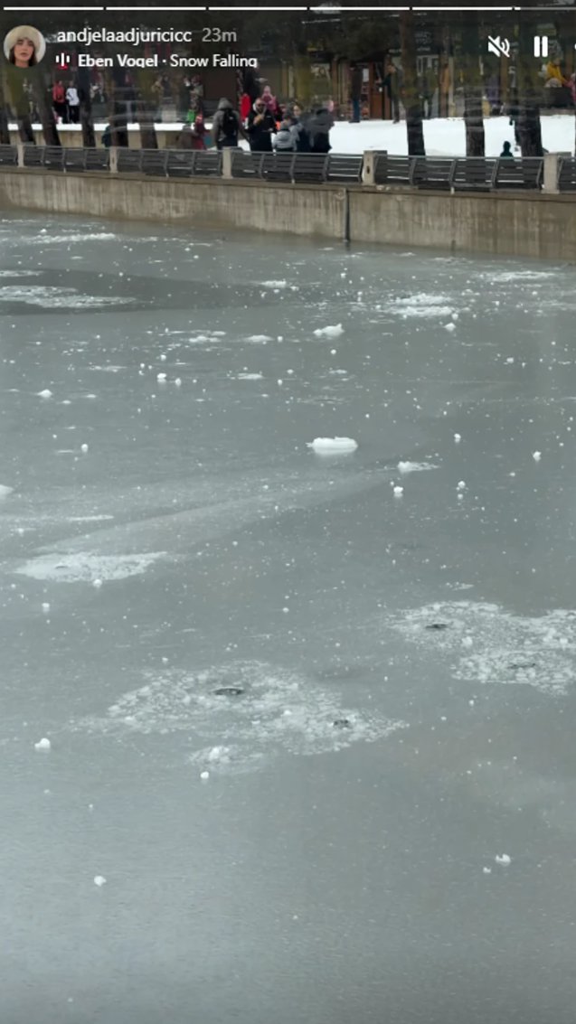 OKO ANĐELE ĐURIČIĆ MEĆAVA, SNEG I LED, A ONA POZIRA SAMO TAKO! Otišla na Zlatibor, pa se oglasila: Zadnjica i uzak struk u prvom planu (FOTO)