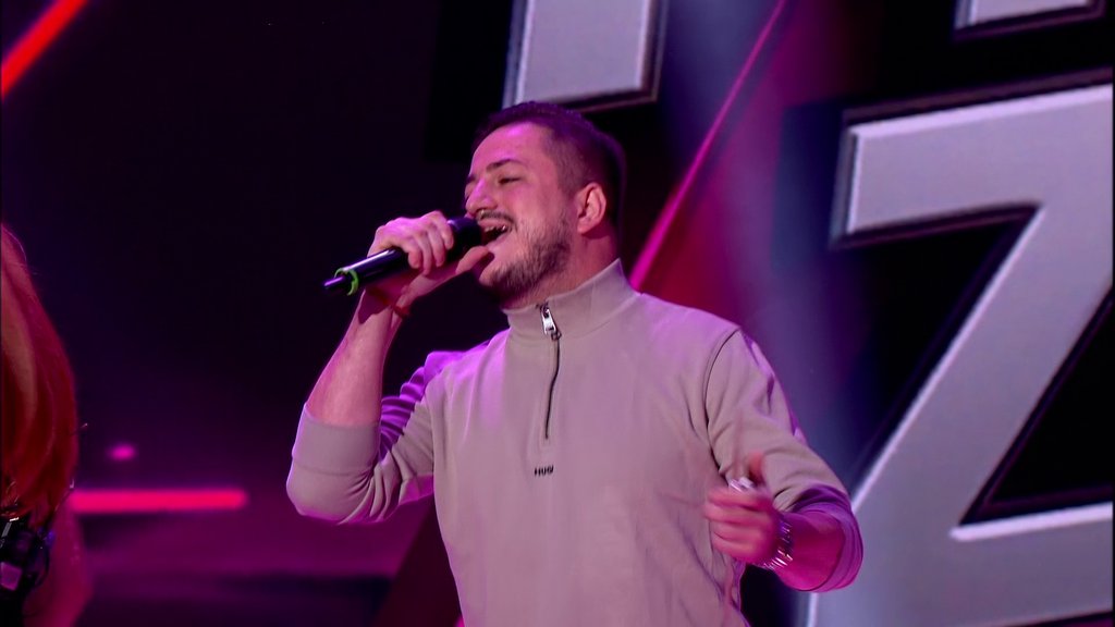 NAGLI PREKID EMISIJE! Desingerica izveo takmičarevog brata, on zapevao pred svima i ušao u Pinkove zvezde (VIDEO)