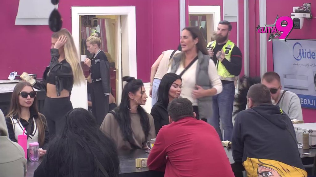 BABA OVE SEZONE GORI, SVI ĆE BITI MOJI! Kačavenda OTVORILA TENDER, planira da zavede ove muškarce! (VIDEO)