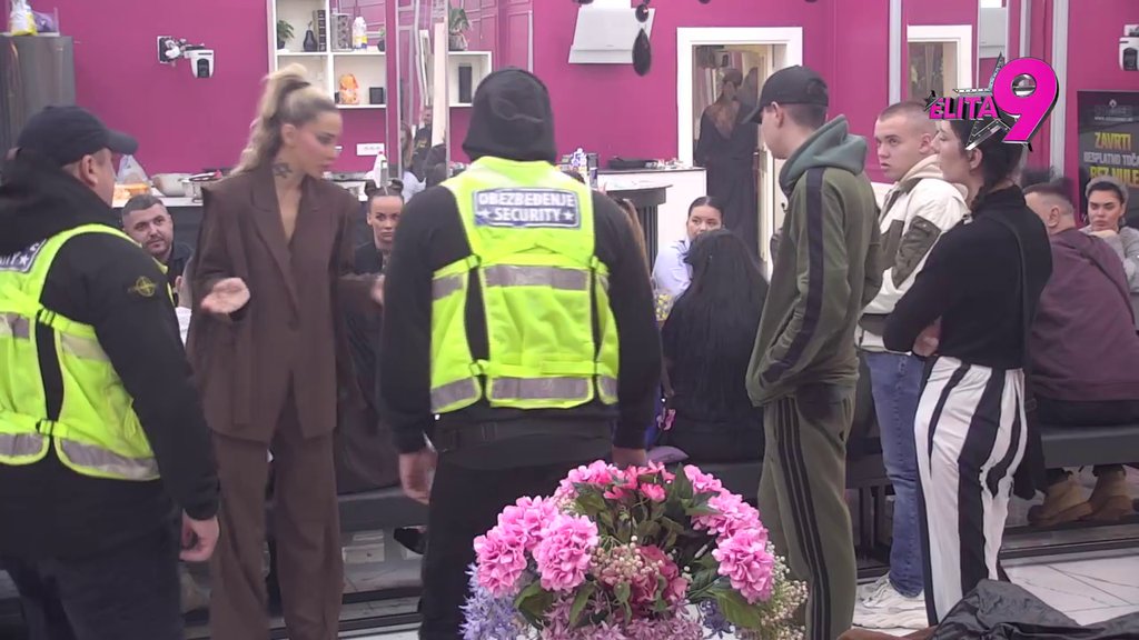 OBEZBEĐENJE ULETELO U BELU KUĆU! Aneli pokazala svoju mračnu stranu, pa NAJMORBIDNIJE udarila na Kačavendu (VIDEO)