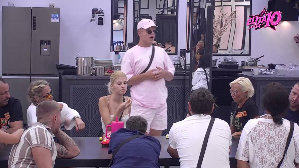 Otac me je skrivao od majke, imao sam tešku bolest i jedva ostao živ: Potresna priča Amara Hamzića izazvala muk u Beloj kući! (VIDEO)